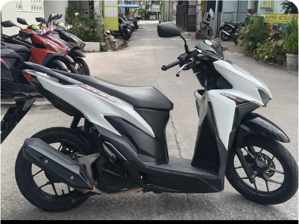 Honda Click 125i scooter rental in Bangkok - 125cc scooter