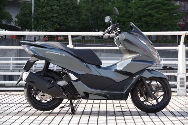 Honda PCX 160 scooter rental in Bangkok - 160cc scooter